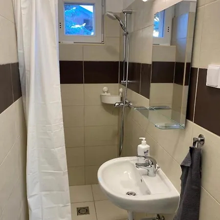 Budapest Airport-vecses Trainstation K7 فيتْشيش